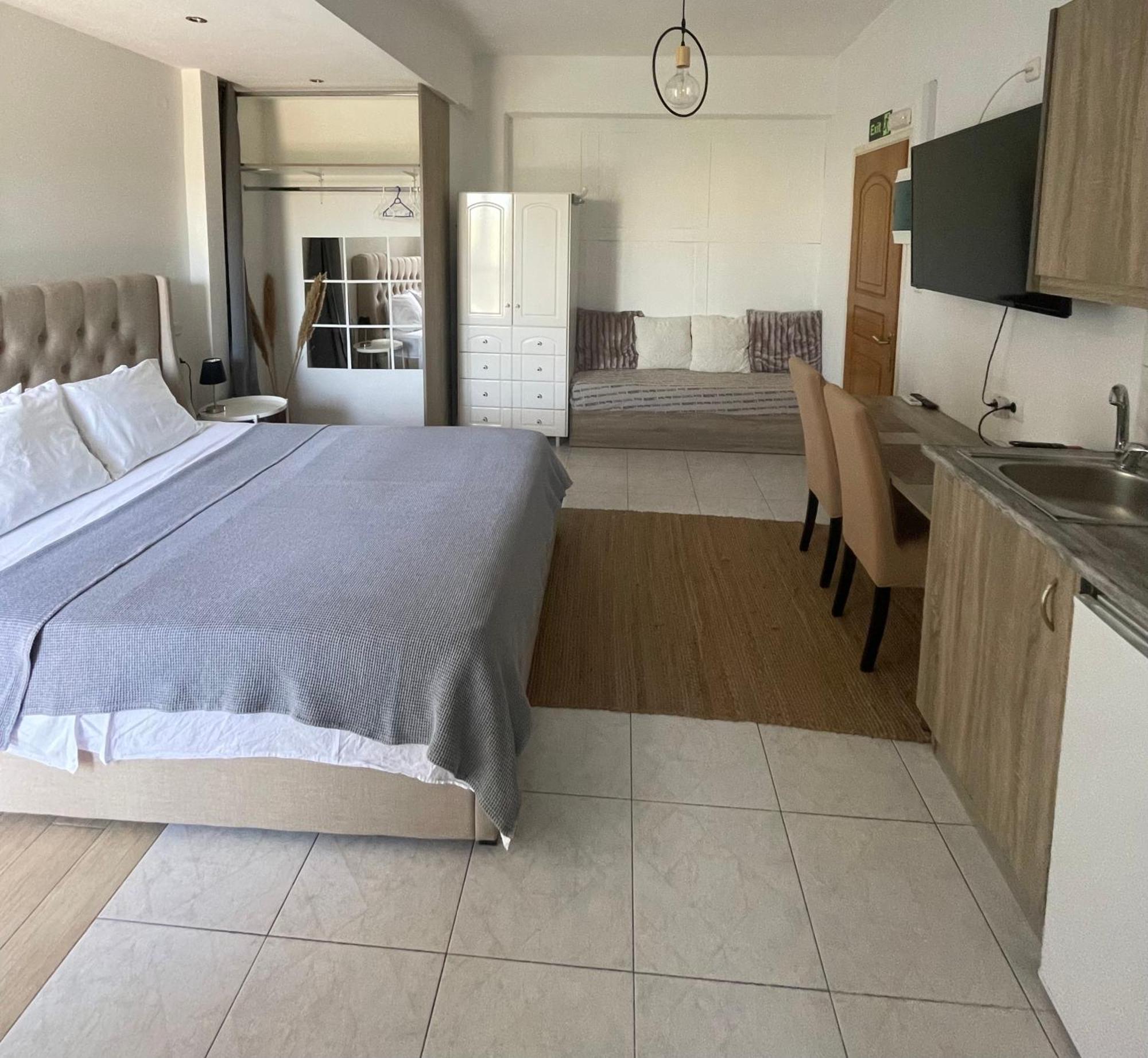 Greece Apartments Now Patras Bagian luar foto
